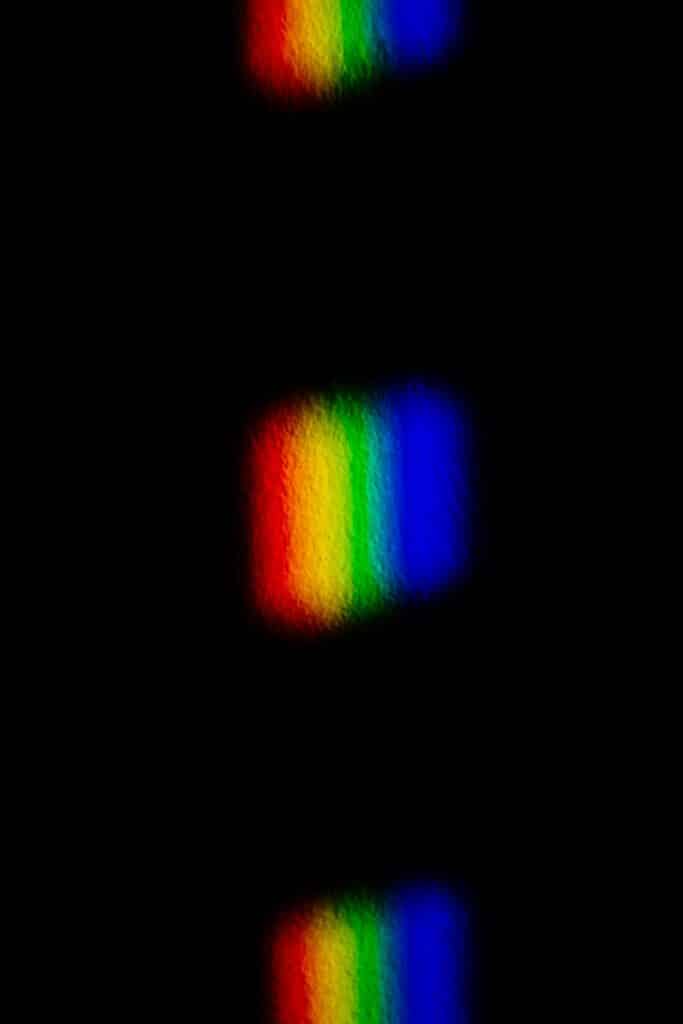 Electromagnetisch spectrum gevisualieerd door een regenboog